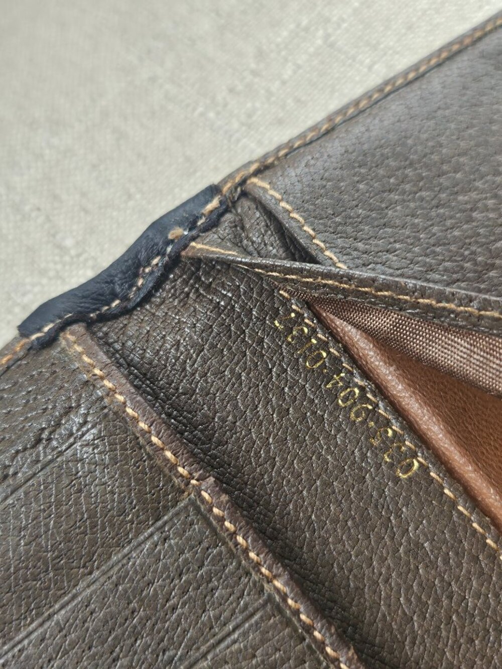 Vintage Gucci Brown Leather Bifold Clutch Wallet With Signature Red/Green Stripe - Picture 12 of 16
